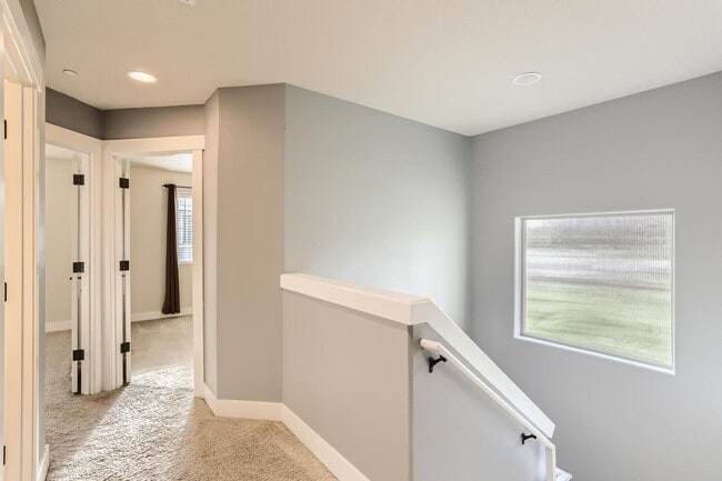 Building Photo - Elegant Orenco Home with Granite Kitchen, Fireplace & Private Greenspace