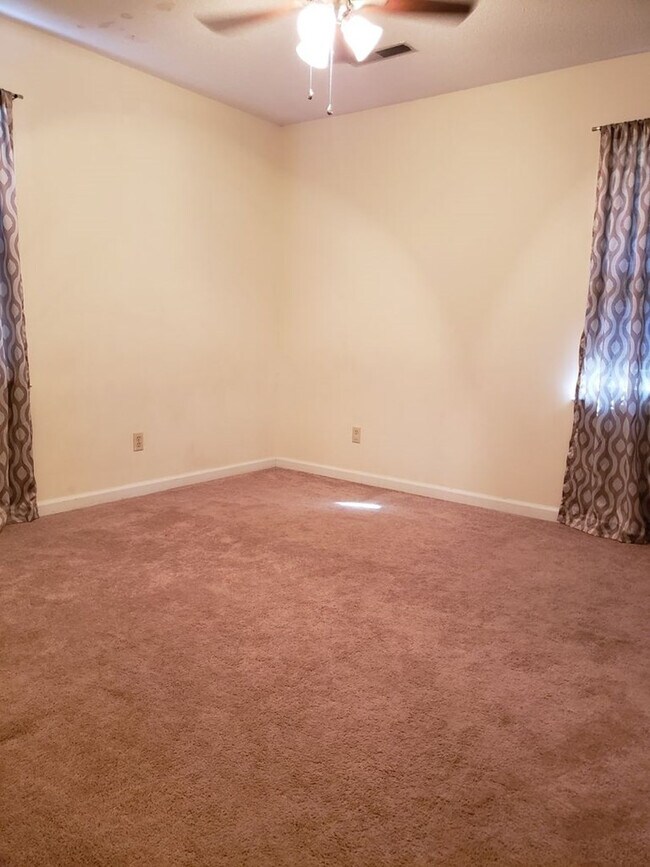 Building Photo - 2372 Orvis St