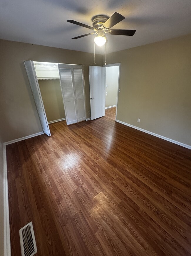 Building Photo - 127 Eaglewood Way