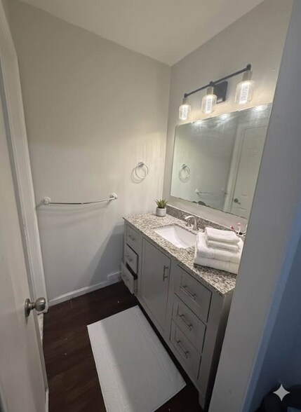 Building Photo - 20 Lawry Ct