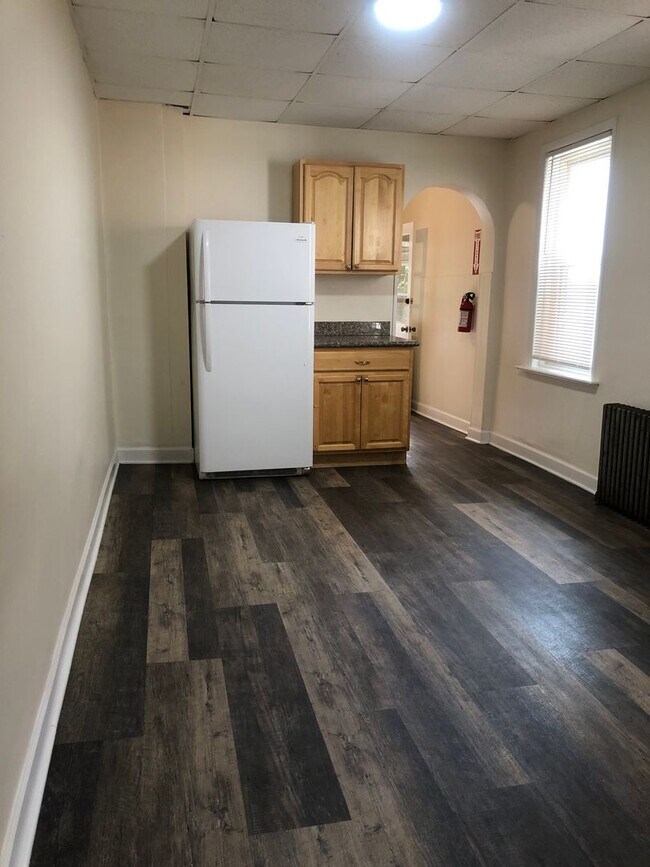 Building Photo - Great Home! 4 Bedroom House with Spacious Living Area! Full Basement for Storage! W/D Hook-ups! Y...