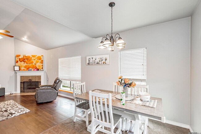 Building Photo - 23592 Country Manor Ave