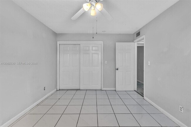 Building Photo - 4732 SW 33rd Ave