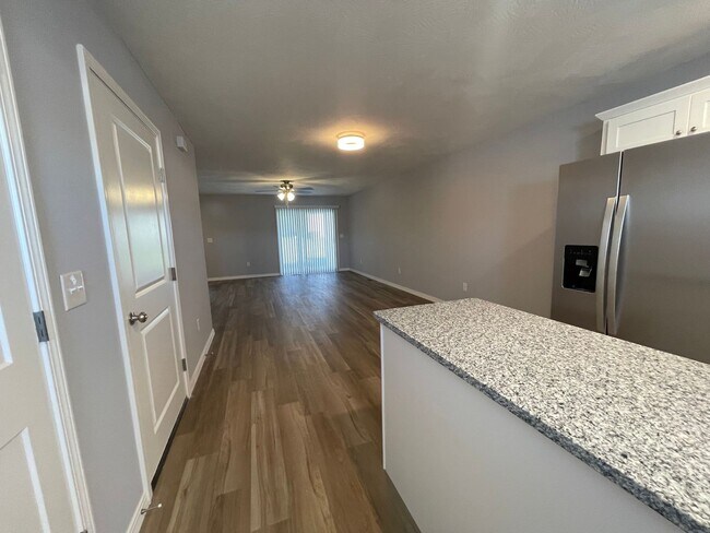 Building Photo - Never Occupied - Brand New 2 bedroom 2 bath Duplex in Kimberling City, MO - Ask us about Move In ...