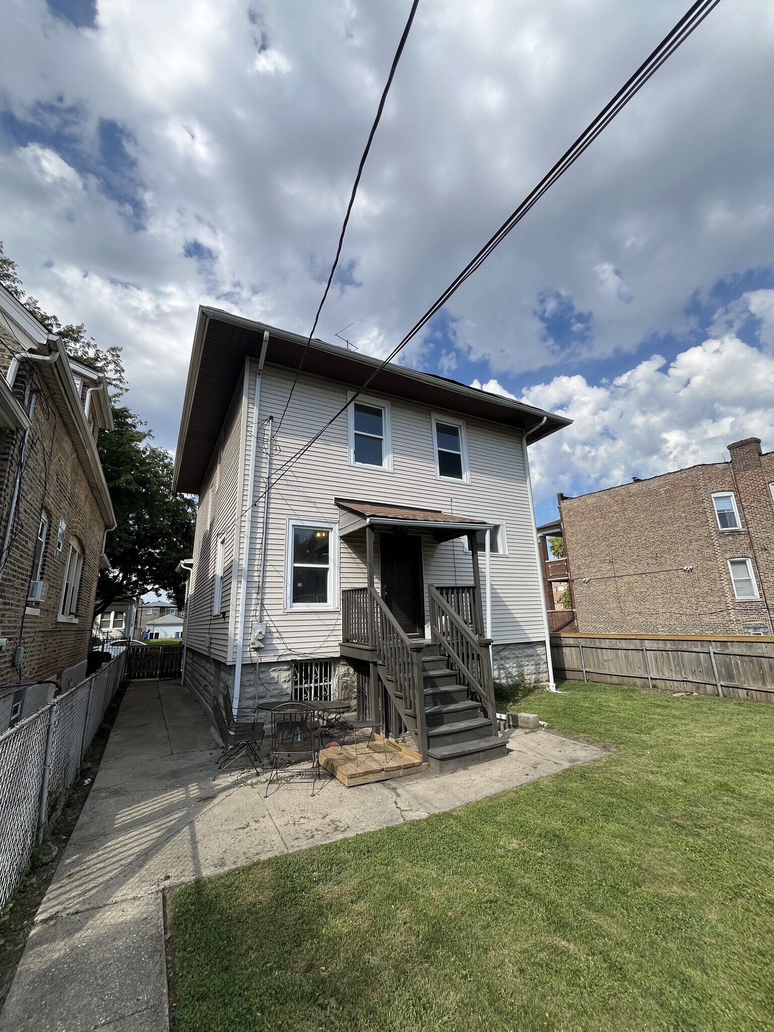 Building Photo - 5337 W Van Buren St