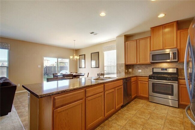 Building Photo - 5820 Sardinia Dr