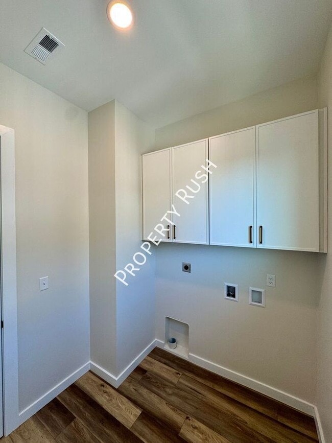 Building Photo - 1861 Zeta Way