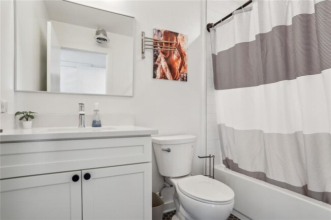 Building Photo - 70-73 500