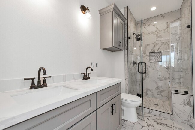 Building Photo - 8636 Scott St