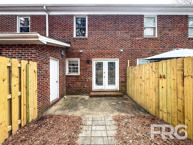 Building Photo - 102 David Dr