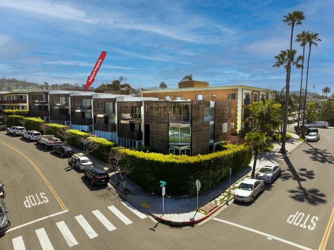 Building Photo - Contemporary and Furnished 3 Bedroom 3.5 B...