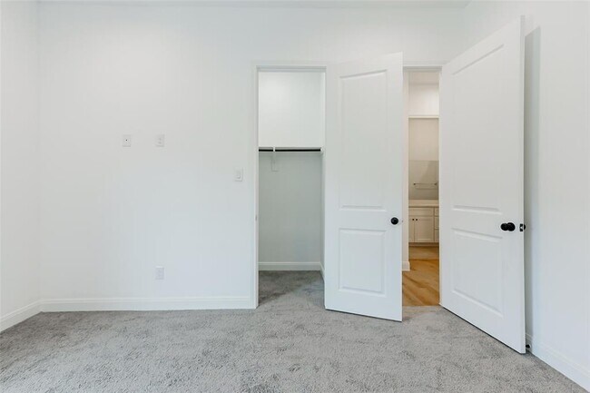 Building Photo - 7810 Kenton St