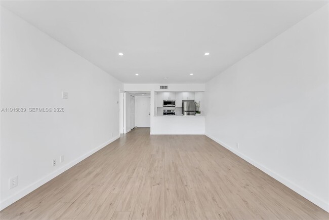 Building Photo - 8160 Geneva Ct