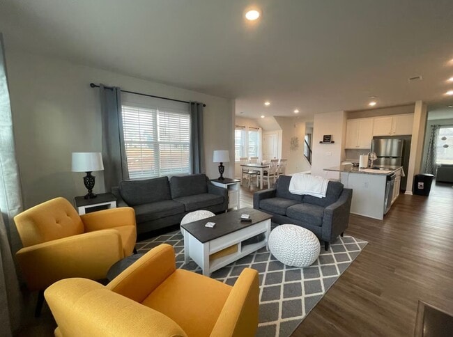 Building Photo - Furnished Townhome in Greer is Available