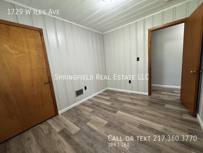 Building Photo - 1729 W Iles Ave