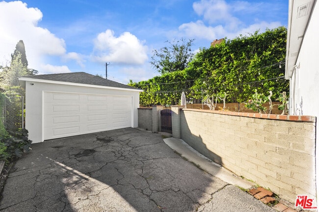 Building Photo - 2654 33rd St