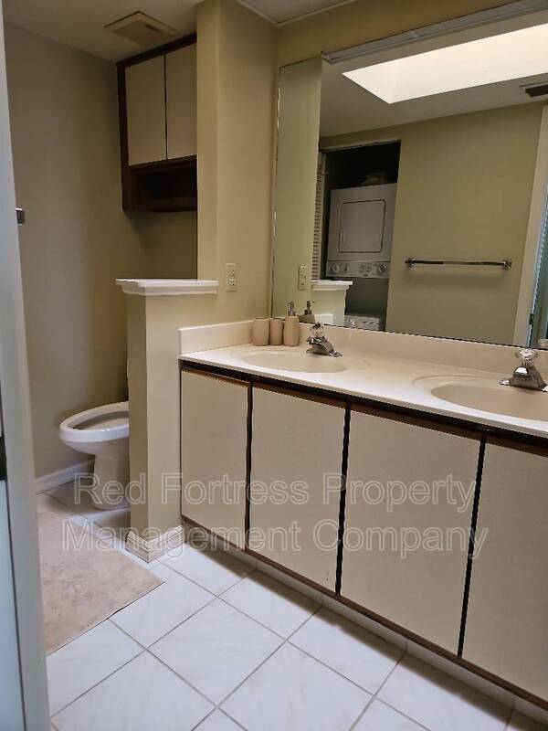 Building Photo - 14977 River Edge Ct