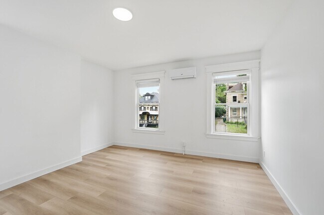 Building Photo - 568 Hale Ave