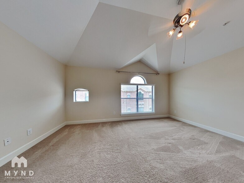 Building Photo - 648 Westcross St