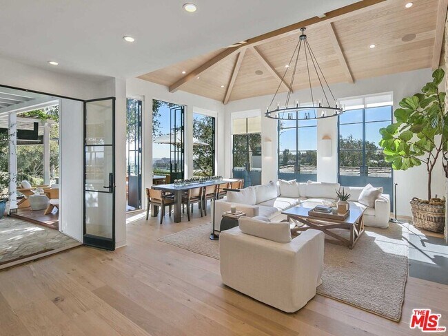 Building Photo - 657 Perugia Way