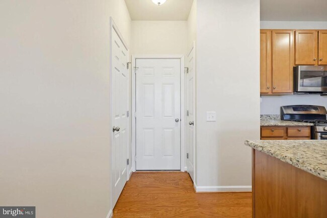 Building Photo - 43487 Town Gate Square
