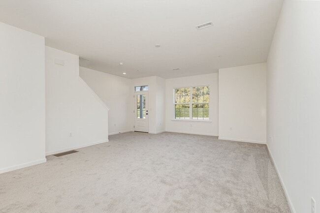 Building Photo - Move in by 12/1/24 for HALF OFF FIRST MONT...