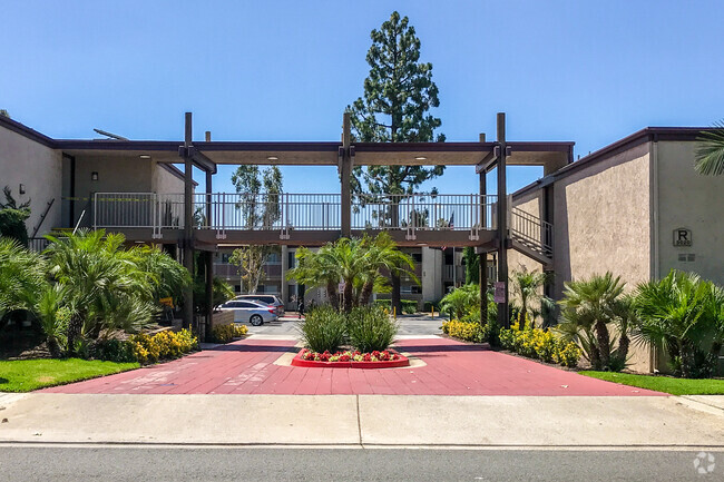 Building Photo - Sturbridge Village Apartments