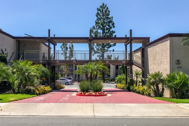 Building Photo - Sturbridge Village Apartments