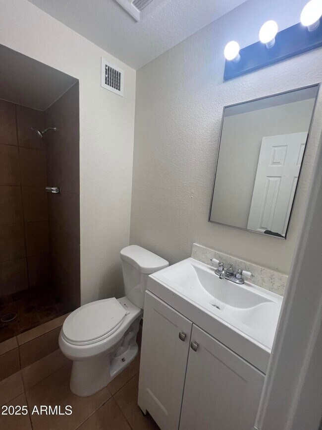 Building Photo - 4525 E Alta Vista Rd