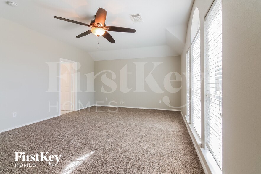 Building Photo - 6605 Sandgate Dr