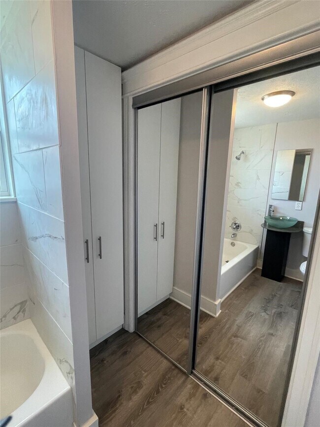 Building Photo - 1323 Avenue M