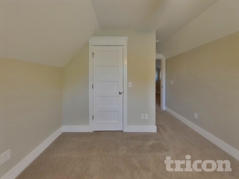 Building Photo - 1248 Hillwood Private Cove