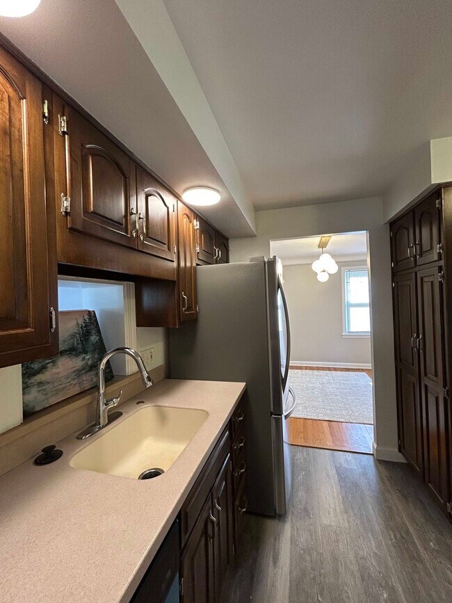 Building Photo - Spacious Colonial For Rent in Lyndhurst