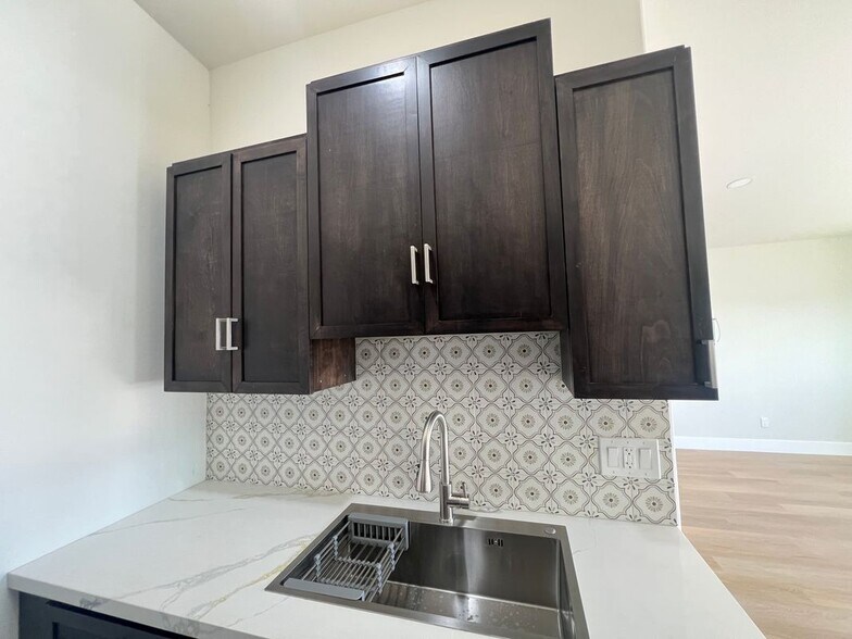Building Photo - 2869 Ridgeway Dr