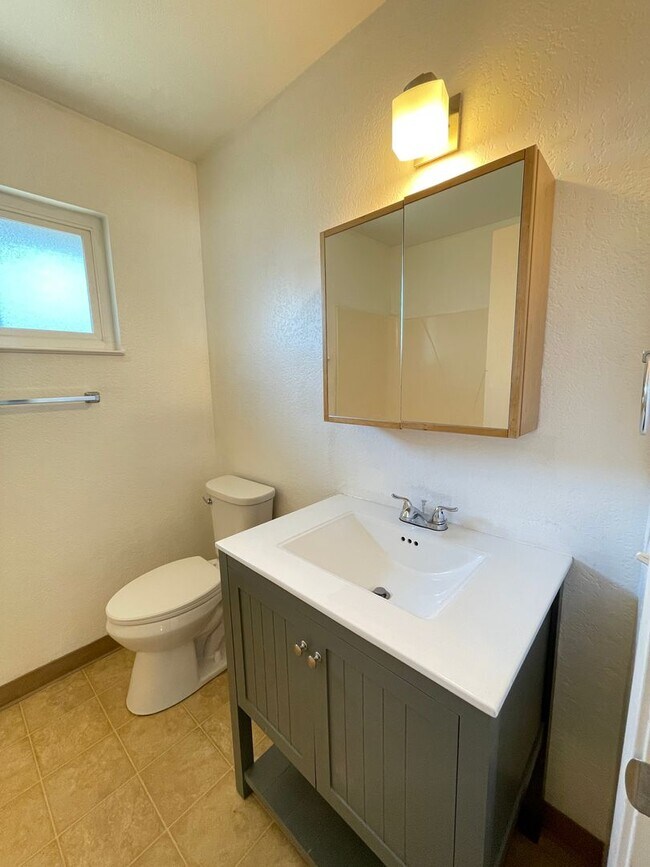 Building Photo - 12-775