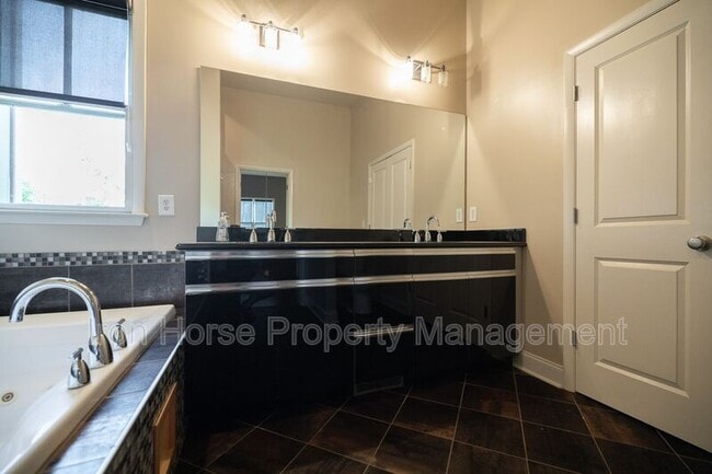 Building Photo - 118 Ruth Dr