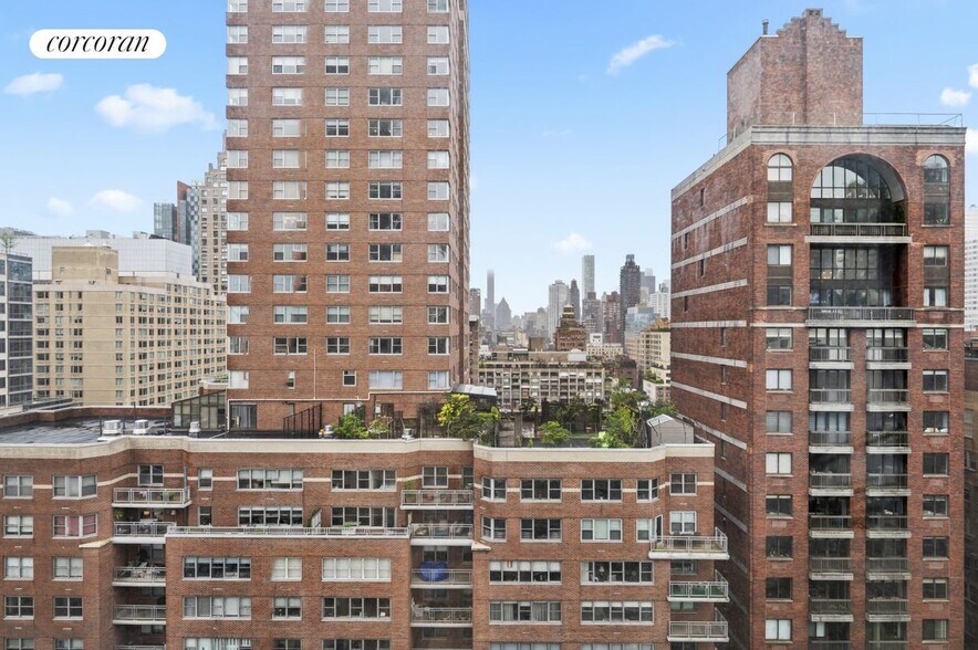 Building Photo - 353 E 72nd St