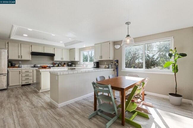 Building Photo - 342 Newcastle Ln