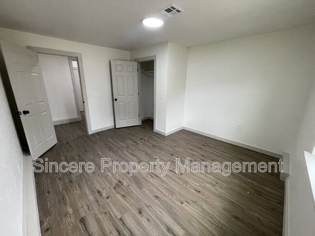 Building Photo - 1515 Casady Ln