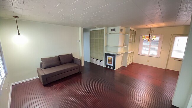 Building Photo - 4851 W Gandy Blvd