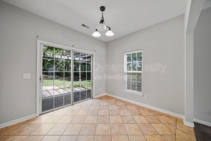 Building Photo - 6435 Gatesville Ln