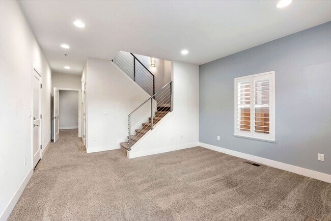 Building Photo - Contemporary Dual Level MidTown Bungalow with Balcony & Garage!