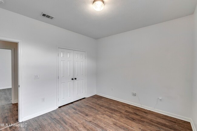 Building Photo - 120 Lennox Pl