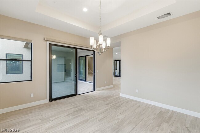 Building Photo - 64 Grey Feather Dr