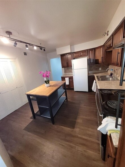 Building Photo - 7213 Beechnut St