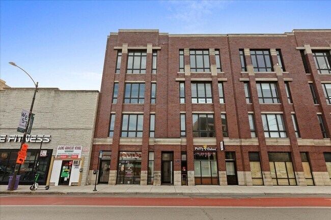 Building Photo - 1651 W Chicago Ave
