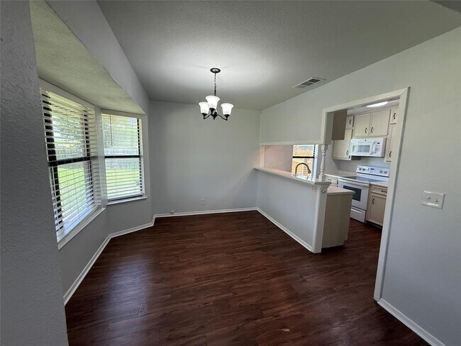 Building Photo - 111 Creekside Dr