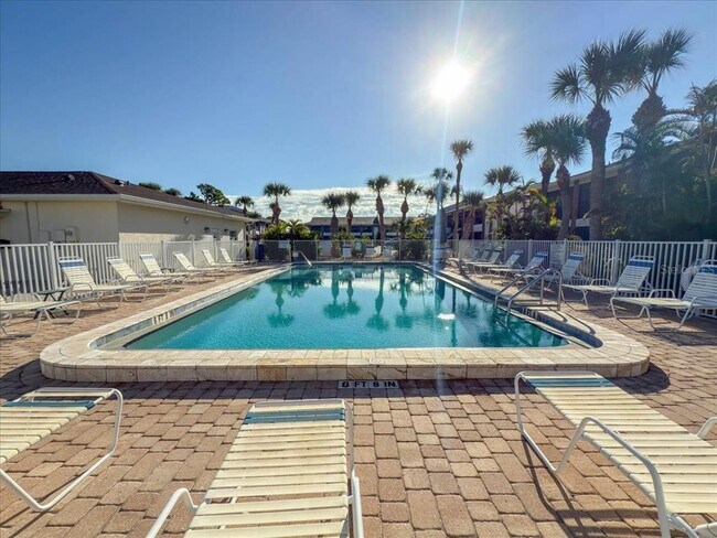 Building Photo - 1531 Placida Rd