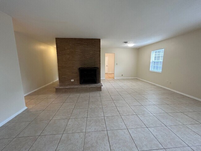 Building Photo - 3BR/2BA Single Family Home with Large Backyard in Winter Park!