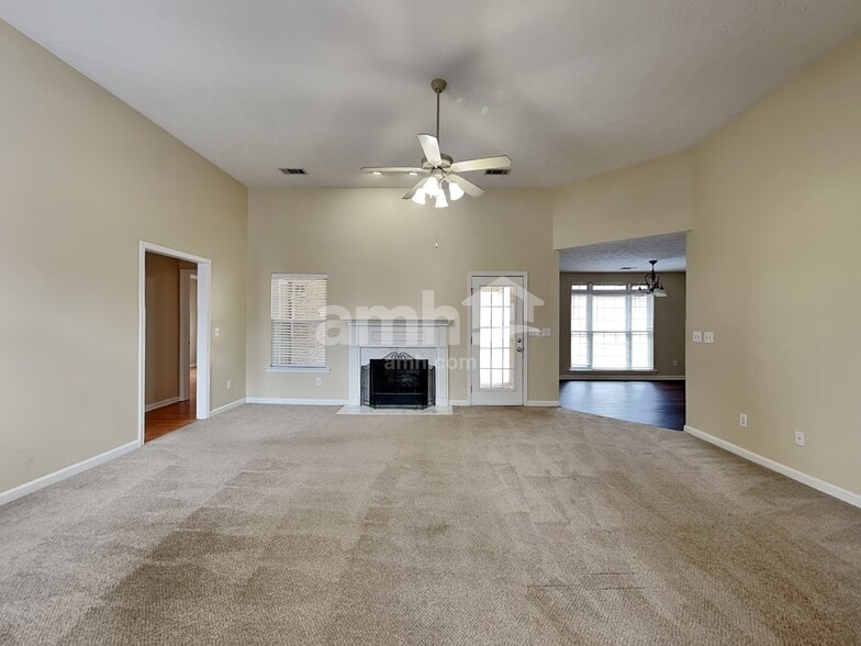 Building Photo - 2122 Creek Trail Dr